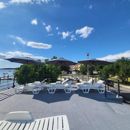 Apartments & Rooms Fam Ribaric Banjol ภายนอก รูปภาพ