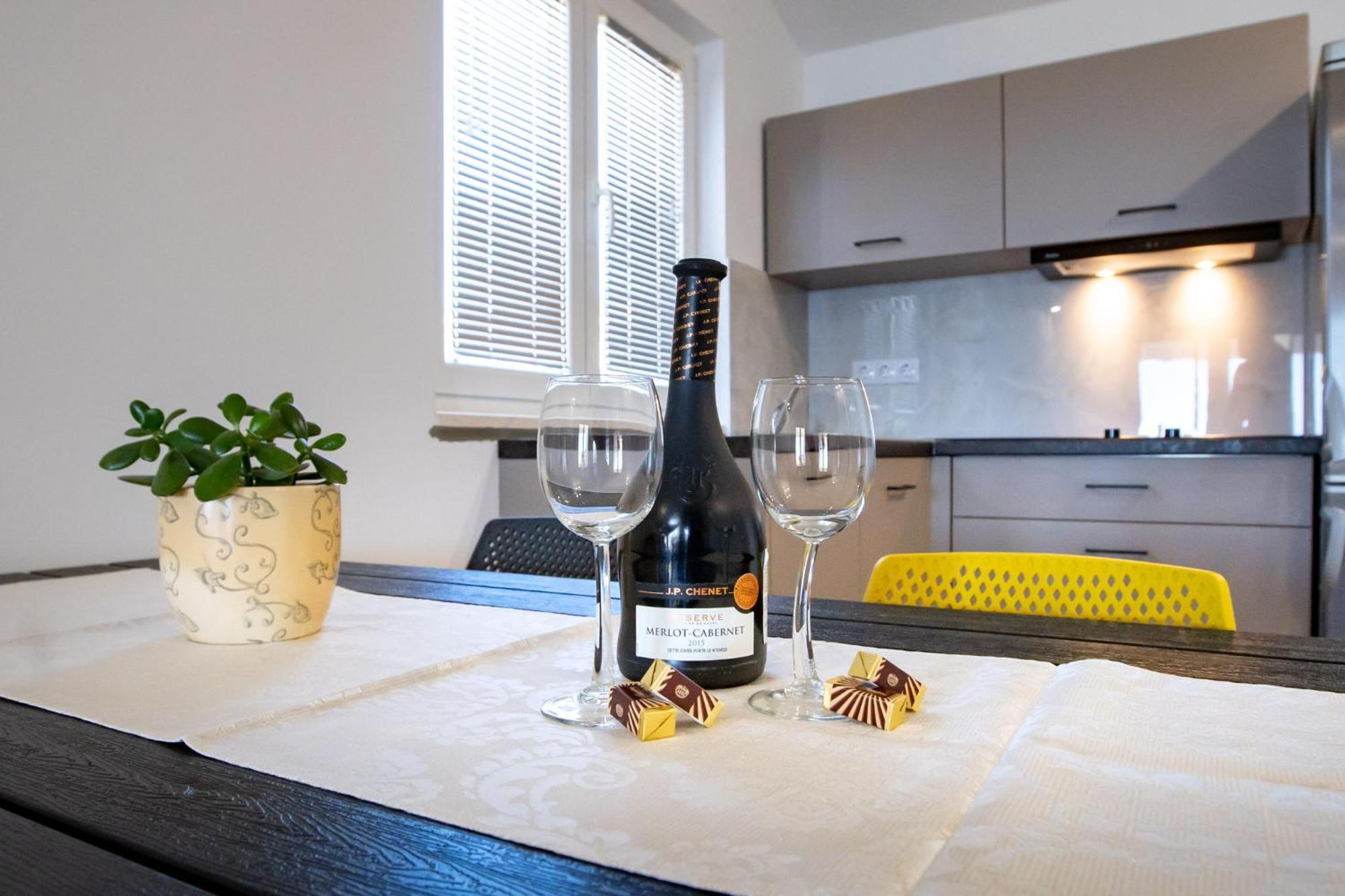 Apartments & Rooms Fam Ribaric Banjol ภายนอก รูปภาพ