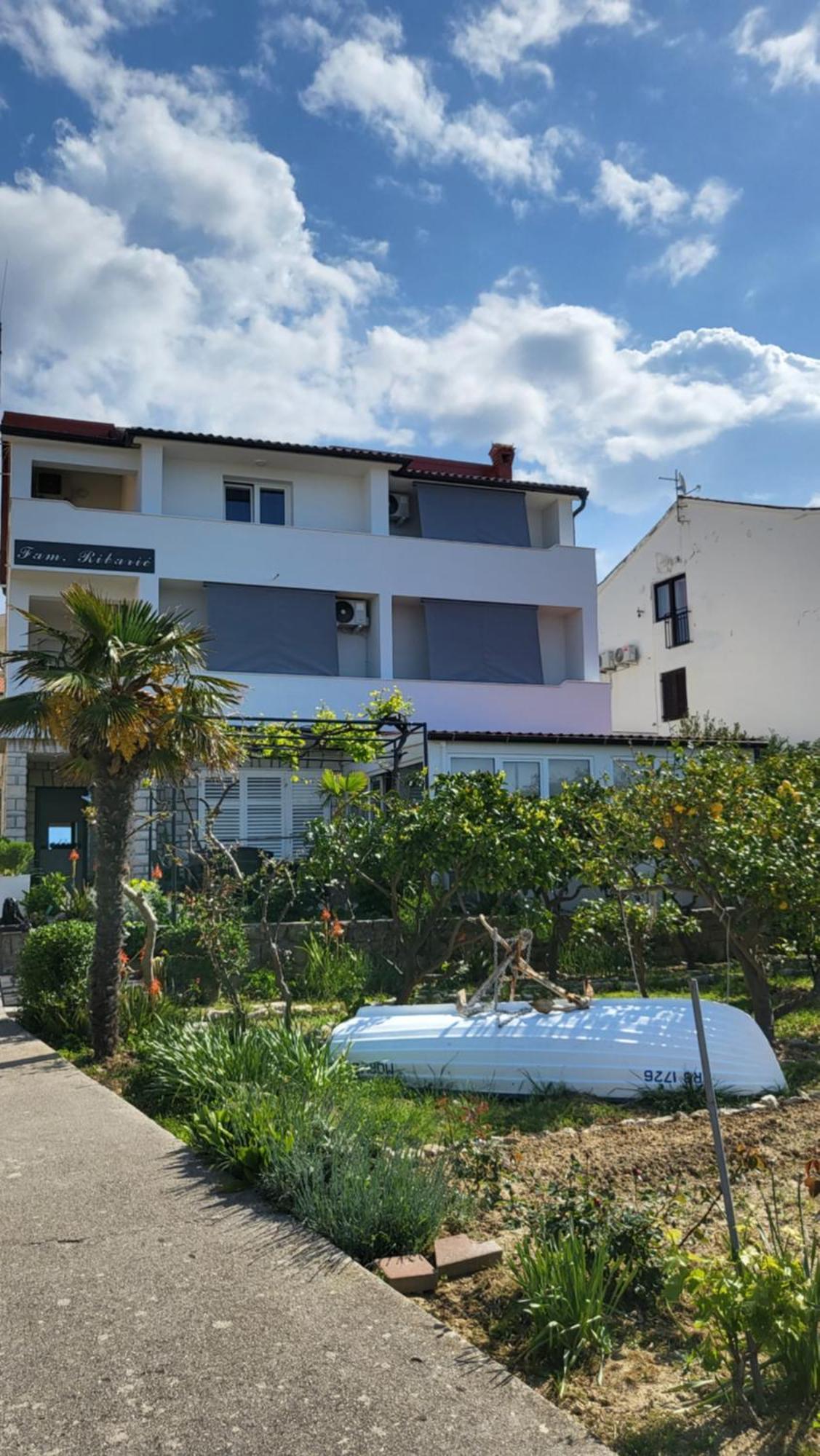 Apartments & Rooms Fam Ribaric Banjol ภายนอก รูปภาพ