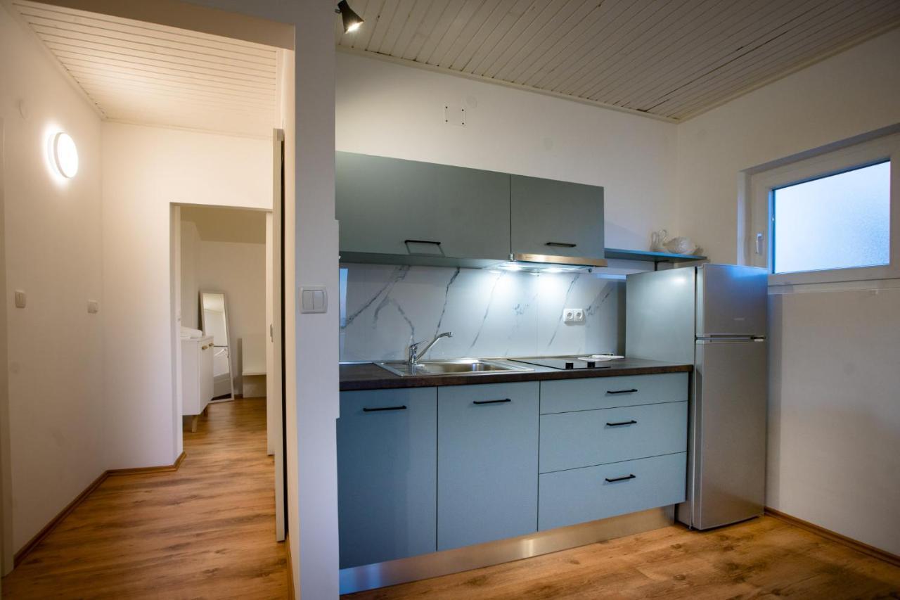 Apartments & Rooms Fam Ribaric Banjol ภายนอก รูปภาพ