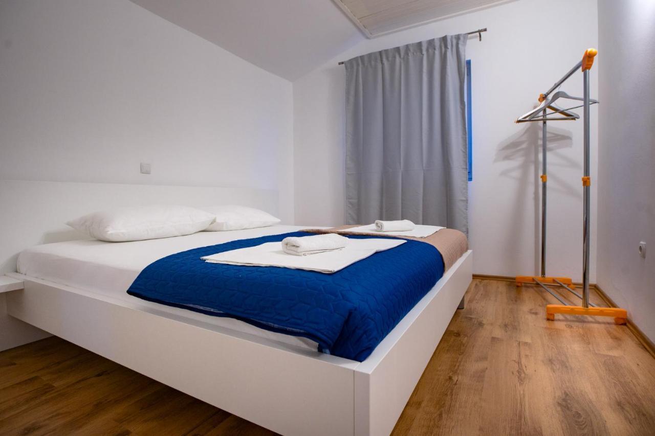 Apartments & Rooms Fam Ribaric Banjol ภายนอก รูปภาพ