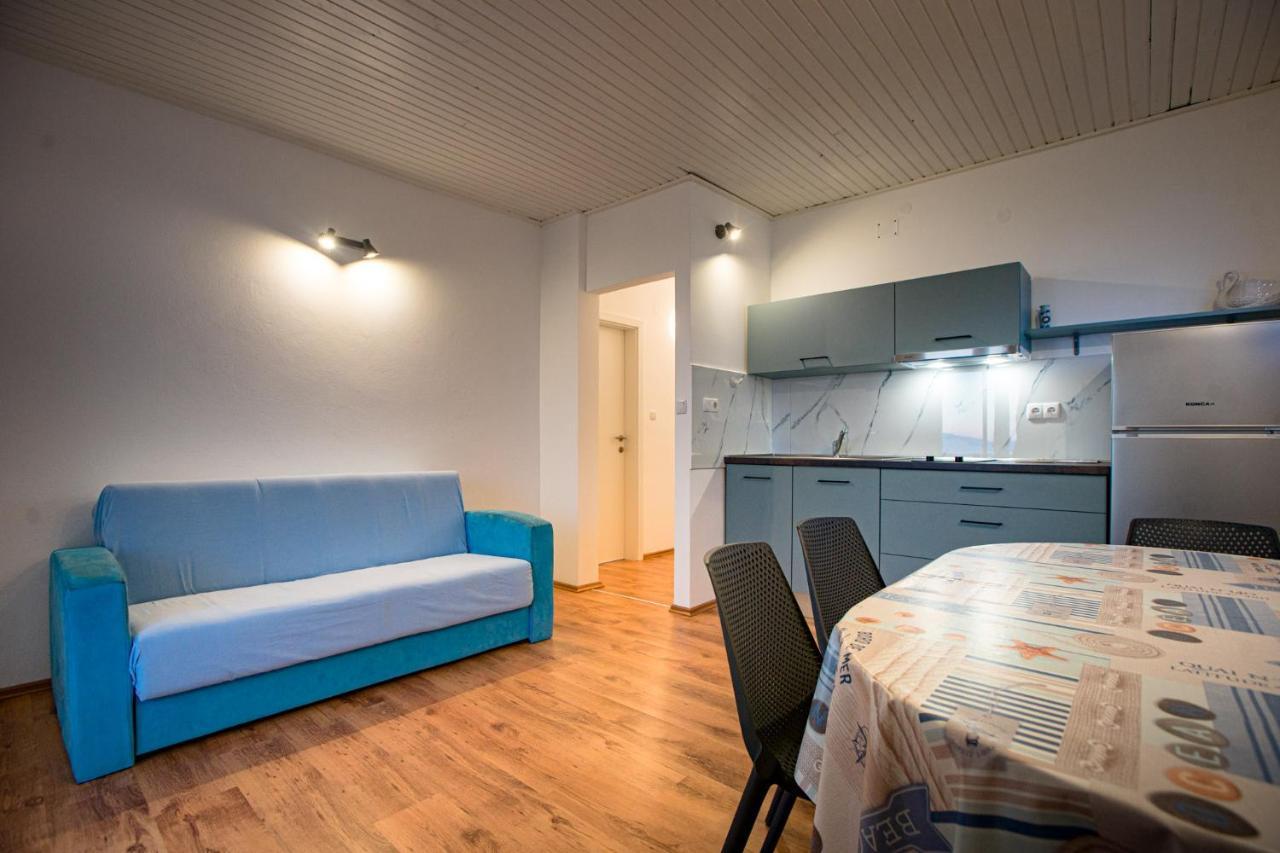 Apartments & Rooms Fam Ribaric Banjol ภายนอก รูปภาพ